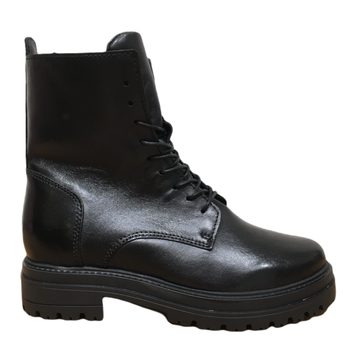 P82207 stoer veterboot zwart