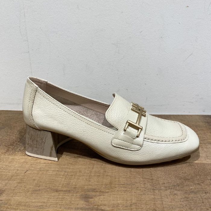 HV253951 uni beige loafer met bit op hak